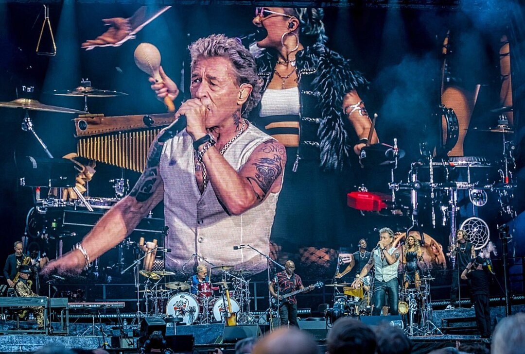 Spannung liegt in der Luft: Peter Maffay beendet seine Abschiedstour in Leipzig - Samstagabend beendete Peter Maffay seine Livekarriere in Leipzig. Foto: Christian Grube