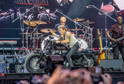 Spannung liegt in der Luft: Peter Maffay beendet seine Abschiedstour in Leipzig - Samstagabend beendete Peter Maffay seine Livekarriere in Leipzig. Foto: Christian Grube