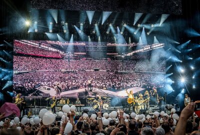 Spannung liegt in der Luft: Peter Maffay beendet seine Abschiedstour in Leipzig - Samstagabend beendete Peter Maffay seine Livekarriere in Leipzig. Foto: Christian Grube