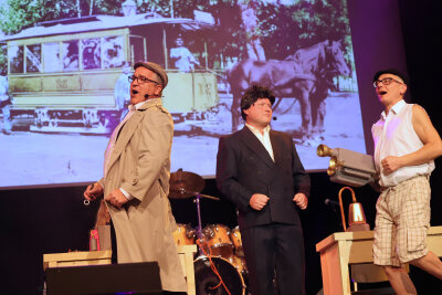 Spaßtruppe vom "Trogisten-Vaschings-Fergnügen" feierte 75. Weinfest - Beim TVF-Musical wurde die Obrigkeit nach allen Regeln der Kunst gefilmt.