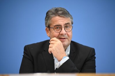 SPD in K-Frage immer mehr unter Entscheidungsdruck - Ex-SPD-Chef Sigmar Gabriel spricht von Widerstand an der Basis gegen ein "Weiter-so" mit Scholz. (Archivbild)