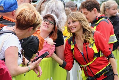 Spektakuläre Rettungsaktionen inklusive: So lief der 3. Bergretter Fantag - Louise Bähr mit Fans. Foto: Maik Bohn Pixelmobil