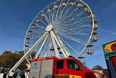 Spektakuläre Szenen: Großeinsatz der Rettungskräfte auf Dresdner Rummel - Der Dresdner Rummel sorgt ab dem Nachmittag wieder für lebendigen Betrieb auf dem Volksfestplatz und bietet Fahrgeschäfte und Imbissstände. Foto:  xcitepress/Maurice Busch