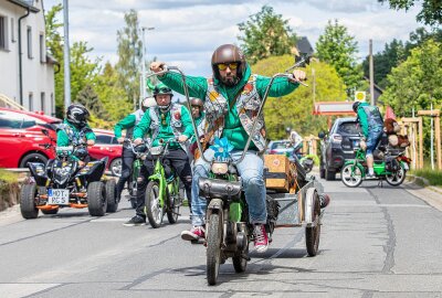 Spendable Partymacher freuen sie über den "Macherpreis" - So sind die "Ridin´Crocs" hin und wieder in der Region unterwegs. Foto: Markus Pfeifer