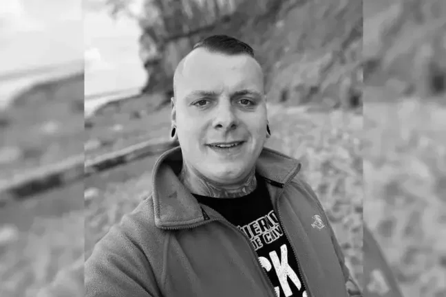 Spendenaktion für toten TikToker Ossi Ulle aus Glauchau - Vor wenigen Tagen verbreitete sich in den sozialen Netzwerken die traurige Nachricht, dass der TikToker Daniel Uhlich - bekannt als Ossi Ulle -  verstorben ist.