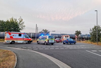 Sperrung nach Bahnunglück: Güterzug erfasst Person - Am vergangenen Samstagabend ereignete sich ein tödlicher Zugunfall in Bitterfeld-Wolfen. Foto: EHL Media/Lucas Libke