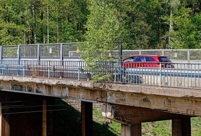 Sperrung steht vor der Tür: Diese Bundesstraße ist ab Mitte August monatelang dicht - Die Brücke ist mehr als 60 Jahre alt und weist deutliche Schäden auf. Foto: Markus Pfeifer