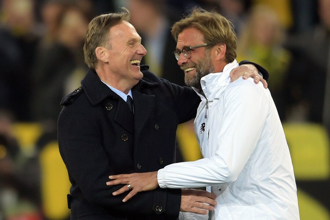 "Sport Bild": Klopp sagte Borussia Dortmund ab - BVB-Chef Hans-Joachim Watzke (l) soll sich um eine Rückkehr von Jürgen Klopp bemüht haben.