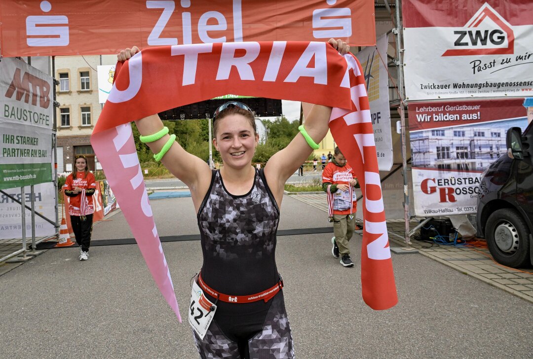 Sportler vom Triathlon Team Chemnitz holen Sachsenmeister-Titel - Die Chemnitzerin Monique Klette vom Volksbank Triathlon Team Chemnitz ist Sachsenmeisterin auf der Olympischen Distanz. Foto: Ralf Wendland