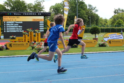 Sportliche Vielfalt beim Auftakt der Kreis-Kinder- und Jugendspiele in Mittweida -  Trotz einiger gewitteriger Regenschauer ließen sich die Sportlerinnen und Sportler nicht beirren und zeigten herausragende Leistungen.