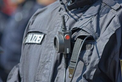 Staatschutz ermittelt nach gewalttätigem Übergriff auf Geflüchtete - Nach einem Übergriff auf Bewohner eines Hauses in Sebnitz ermittelt der Staatschutz der Dresdner Polizei unter anderem wegen gefährlicher Körperverletzung, Beleidigung und Hausfriedensbruch. Symbolbild. Foto: Pixabay