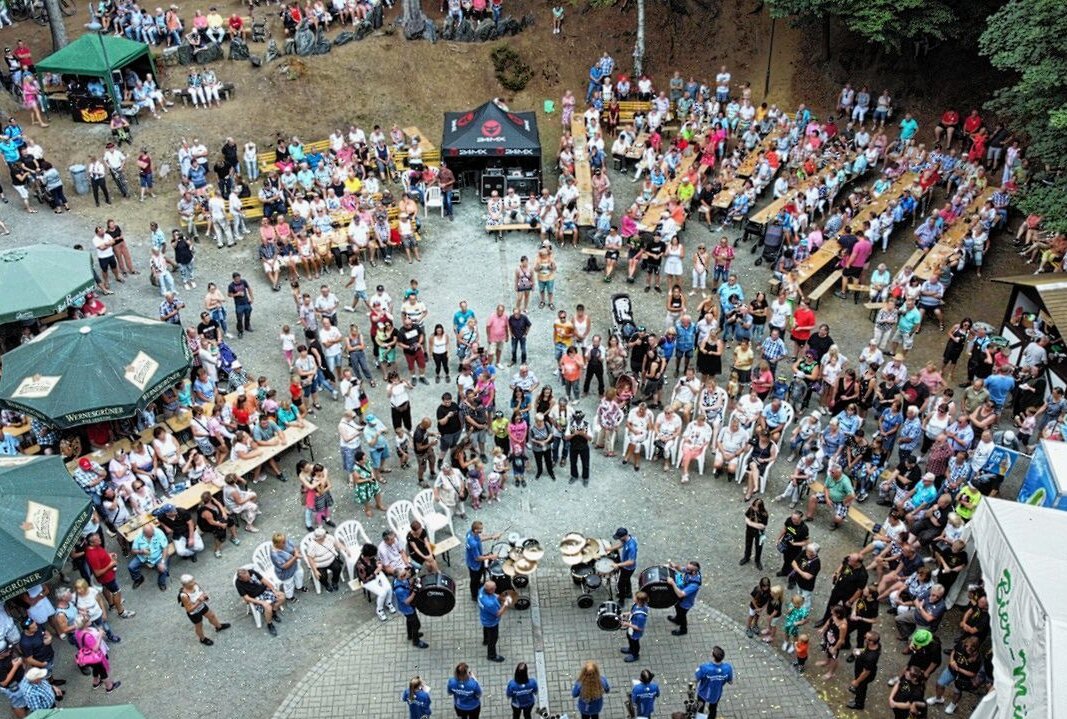 Stadt- und Heimatfest Schöneck: Vielfältiges Programm vom 9. bis 12. August - Das Schönecker Stadt- und Heimatfest wird ein großartiges Fest. Es erstreckt sich über vier Tage. Drohnenaufnahme: Thomas Bähr