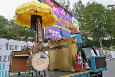 Stadtwerke in Aue feiern 30-jähriges Bestehen mit buntem Familienfest - Beim Familienfest war auch das Universal Druckluft Orchester mit von der Partie. Foto: Ralf Wendland