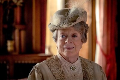 Star aus "Harry Potter" und "Downton Abbey": Dame Maggie Smith ist tot - Eine ihrer späten Paraderollen: In "Downton Abbey" glänzte Maggie Smith als bissige Lady Violet Crawley.