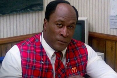 Star aus "Roots" und "Der Prinz aus Zamunda": John Amos ist tot - In der Eddie-Murphy-Komödie "Der Prinz aus Zamunda" spielte John Amos den Fast-Food-Restaurantbesitzer Cleo McDowell.