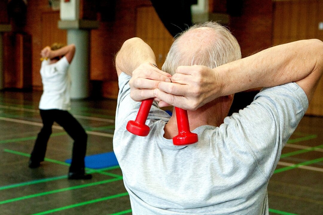 Starkes Herz trotz Herzschwäche? So klappt es - Regelmäßige Bewegung, ausgewogene Ernährung und Stressbewältigung können bei Herzschwäche helfen, die Krankheit zu verlangsamen und die Lebensqualität zu verbessern.