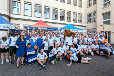 Starter, Schweiß und Sieger: Impressionen vom Chemnitzer Firmenlauf 2024 - BLICK.de als Teil der Freien Presse Mediengruppe ging auch an den Start.