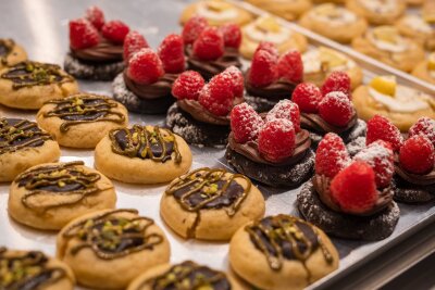 Staubtrockene Kekse waren gestern: Belegte Cookies im Trend - Auch frische Zutaten wie Himbeeren kommen auf die Kekse.