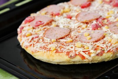 Stiftung Warentest: Diese Tiefkühlpizzen schmecken am besten - Viele Tiefkühl-Salami-Pizzen überzeugen im Geschmack, bei den Ernährungswerten jedoch nicht. 