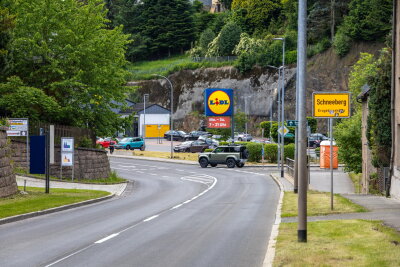 Straßenabschnitt der B169 vorzeitig freigeben: Neue Staufalle droht - Am Donnerstag ist die B169 zwischen Schneeberg und Aue-Bad Schlema im Bereich vom Lidl bis zur Friedensstraße wieder freigegeben worden.