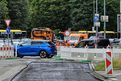 Straßenbauarbeiten: Innenstadtring bis Montag lieber meiden - Die Straßenschäden im unmittelbarer Umgebung bleiben trotzdem. Foto: Harry Härtel