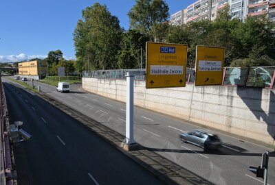 Straßensperrung wegen Wartungsarbeiten am B93-Tunnel - Am B 93-Tunnel im Bereich der Zwickauer Innenstadt sind planmäßige Wartungsarbeiten durchgeführt worden. Foto: Ralf Wendland