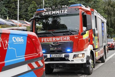 Straßensperrung wegen Wasser auf der Fahrbahn - Straßensperrung wegen Wasser auf der Fahrbahn. Foto: ChemPic