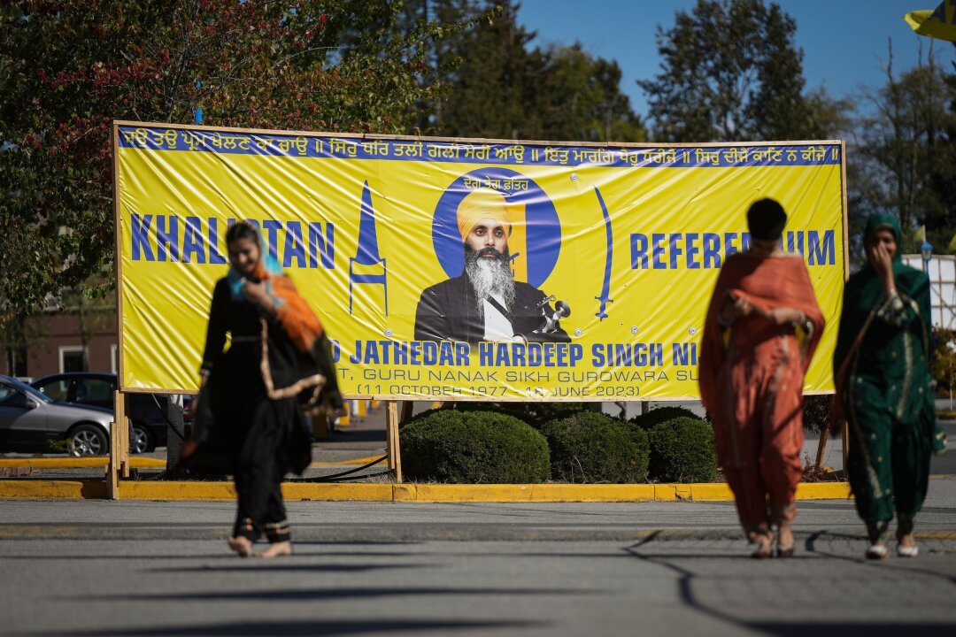 Streit eskaliert: Indien und Kanada weisen Diplomaten aus - Ein Transparent zeigt das Foto des Sikh-Aktivisten Hardeep Singh Nijjar (Foto Archiv)