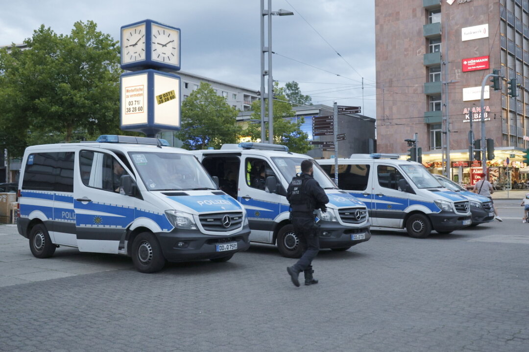 Streit in Chemnitzer City eskaliert: Mann mit Messer attackiert - Messerangriff in der Chemnitzer City.