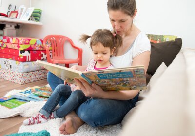 Stress bei Kindern: Was Eltern dagegen tun können - Rückhalt in der Familie: So können Sie Kinder schützen.