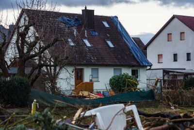 Stürmische Zeiten: So schützen Sie Ihr Haus vor Schäden - Hat ein Sturm das Haus verwüstet, ist es sinnvoll, die Schäden genau zu dokumentieren.