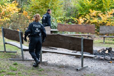 Suche nach vermisstem Studenten: Polizei findet Männerleiche - Ein 19-Jähriger ist nach einer Party auf einem Campingplatz an der Ilmenau verschwunden. Die Polizei sucht nach dem Studenten. 