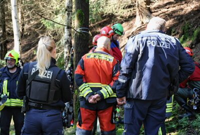 Suche nach vermisster Person in erzgebirgischem Stollen: Einsatzkräfte finden Explosivkörper - Einsatz auf der Sehmatalstraße. Foto: Niko Mutschmann