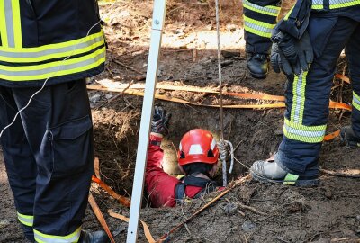 Suche nach vermisster Person in erzgebirgischem Stollen: Einsatzkräfte finden Explosivkörper - Einsatz auf der Sehmatalstraße. Foto: Niko Mutschmann