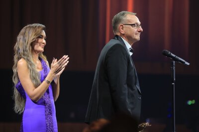 Superstars, Glanz und berührende Momente bei "Bambi"-Gala - Bernd Siggelkow ist Preisträger in der Kategorie "Stille Helden". 