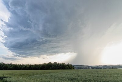 Superzelle überquert Westsachsen und Erzgebirge - Eine Superzelle überquert Westsachsen und das Erzgebirge. Foto: André März