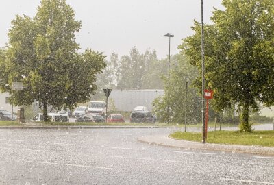 Superzelle überquert Westsachsen und Erzgebirge - Auch Hagel war Teil des Unwetters. Foto: André März