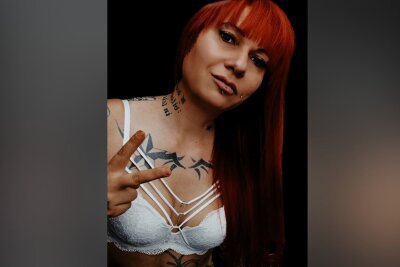 Susi (40) aus Gotha: "Ohne Tattoos siehste blass aus!" - Für Susi sind Tattoos mehr als nur Körperkunst; sie sind Ausdruck ihrer Persönlichkeit und Erfahrungen.