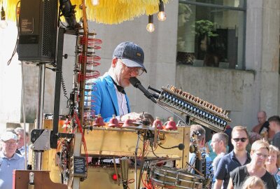 "Tag der Vogtländer" hinterlässt nachhaltige Eindrücke - Musikalische Unterhaltung für Jedermann bot das Universal Druckluftorchester. Foto: Matthias Baumgartl