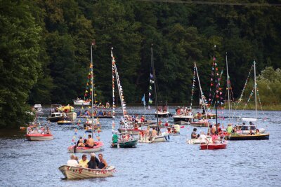 Talsperrenfest in Kriebstein: Bootsparade, Feuerwerk und Seebühnenprogramm - Die mit sehr viel Liebe und Zeitaufwand geschmückten Boote für die Bootsparade sind jedes Jahr aufs Neue ein Hingucker für jeden Besucher.