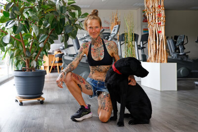 Tanja (34) aus dem Erzgebirge: Zwischen Fitness und Tattoos als "schöne Tapete" - Einige Motive sind für ihren Partner, ihren Hund oder ihr Leben gewidmet.