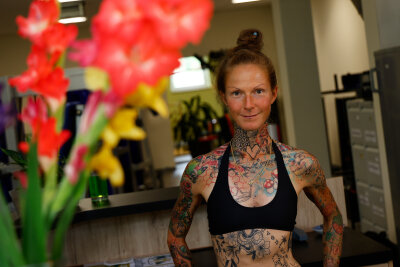 Tanja (34) aus dem Erzgebirge: Zwischen Fitness und Tattoos als "schöne Tapete" - Einige Motive sind für ihren Partner, ihren Hund oder ihr Leben gewidmet, andere wurden von ihr nahe stehenden Personen gemalt. 