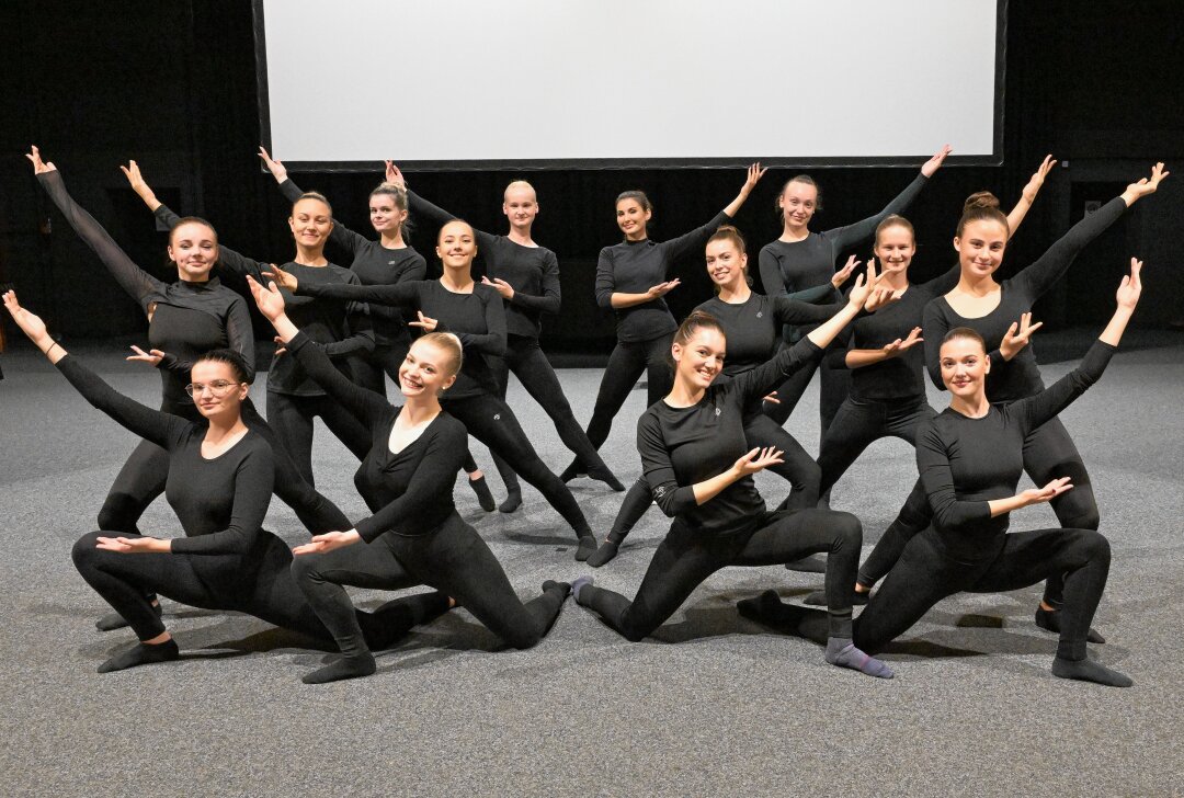 Tanzgruppe aus dem Erzgebirge probt für den großen Auftritt - Die Karo Dancers Bad Schlema proben für die Tanzshow "BENAMOUR". Foto: Ralf Wendland