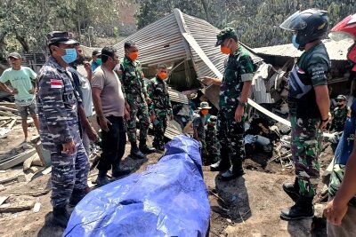 Tausende Evakuierungen nach Vulkanausbruch in Indonesien - Die Opfer waren von ihren brennenden Häusern begraben worden.