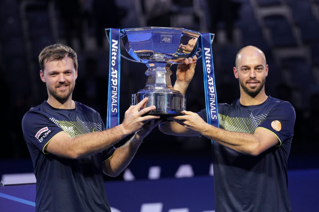 "Tennis Sensation" - Krawietz/Pütz feiern historischen Titel - Das hat noch nie ein deutsches Doppel geschafft: Kevin Krawietz (l) und Tim Pütz (r) gewinnen das Saisonfinale.