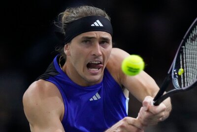 Tennisprofi Zverev im Viertelfinale von Paris - Tennisstar Alexander Zverev gewinnt sein Achtelfinalmatch beim Tennisturnier in Paris.