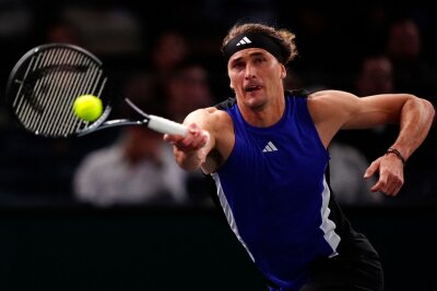 Tennisprofi Zverev in Paris weiter - Struff scheidet aus - Alexander Zverev gewann zum Auftakt.