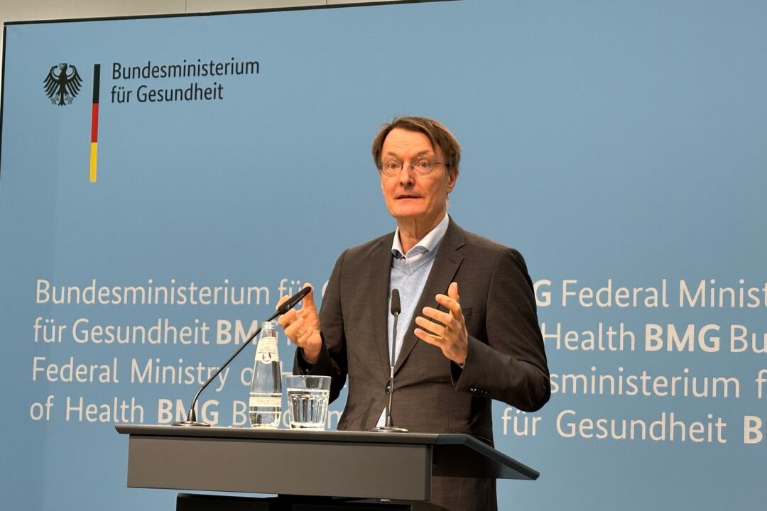 Teure Pflege: Beitragssatz steigt um 0,2 Prozentpunkte - Bundesgesundheitsminister Lauterbach hat dem Kabinett eine Regierungsverordnung zur Anhebung des Pflegebeitrags zugeleitet.