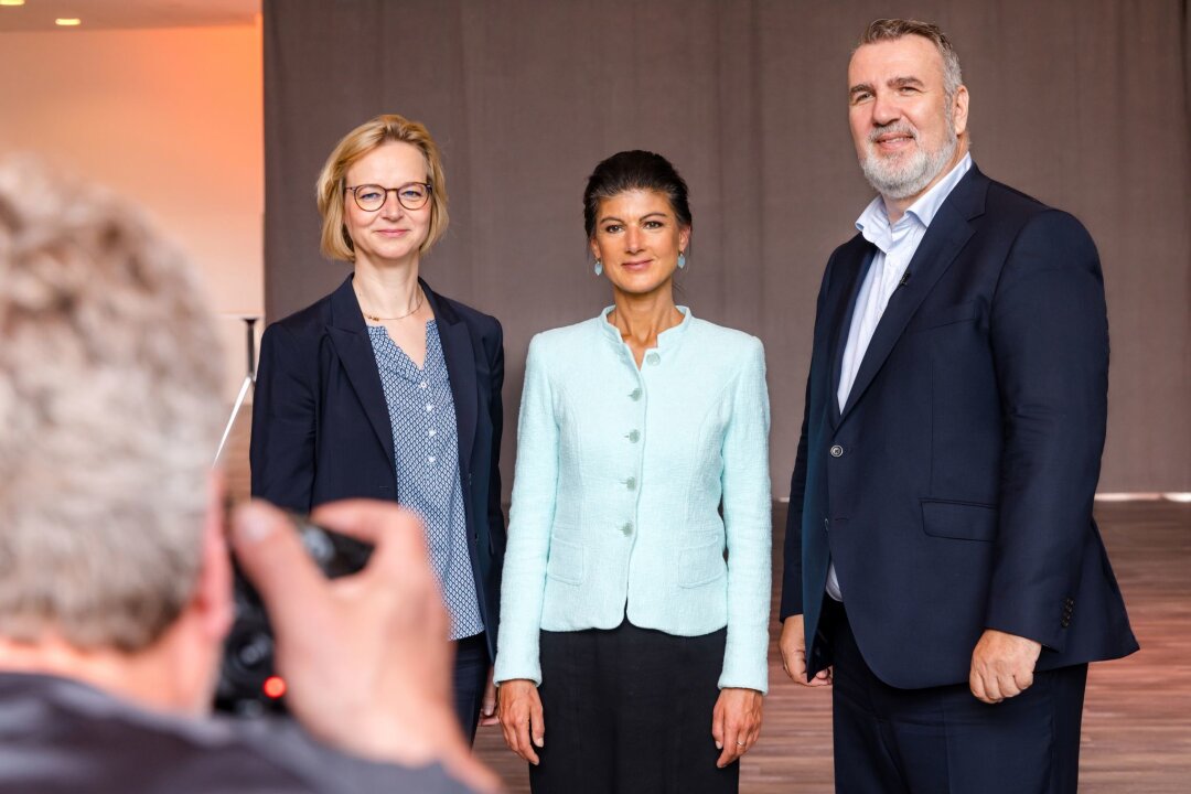 Thüringer BSW: Nehmen "Beurteilung" aus Berlin sehr ernst - Sahra Wagenknecht (m) hat die Thüringer BSW-Spitze zuletzt hart kritisiert. 