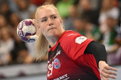 Thüringer HC erreicht Gruppenphase - Torjägerin Johanna Reichert und die Bundesliga-Handballerinnen des Thüringer HC ließen Vác keine Chance. 